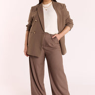 Tailored women's blazer in warm espresso brown