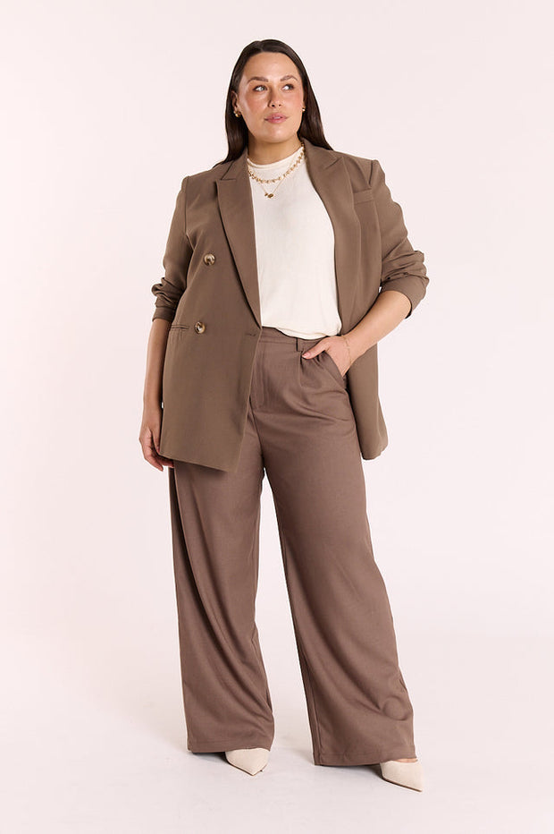 Tailored women's blazer in warm espresso brown
