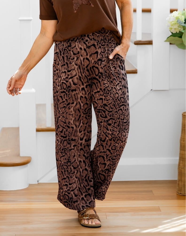 Freez Clothing Resort Pants Leopard print with elastic waist and pockets