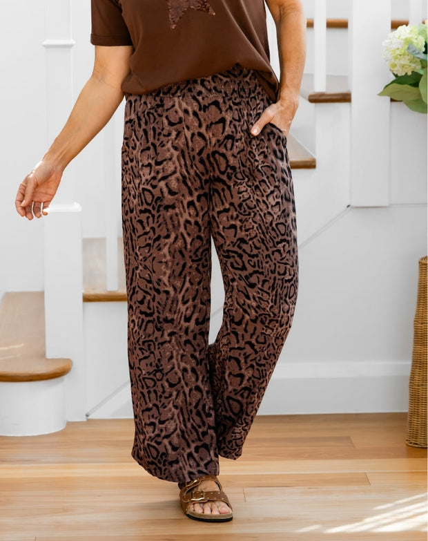Freez Clothing Resort Pants Leopard print with elastic waist and pockets