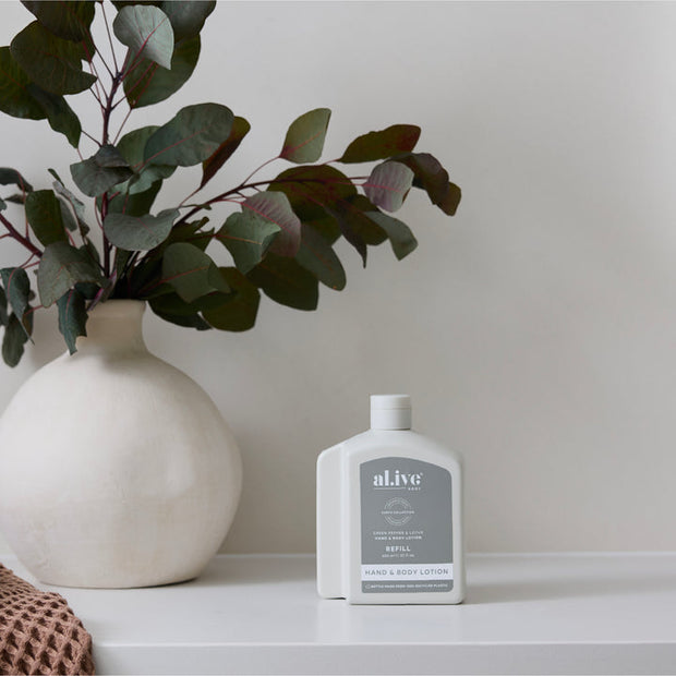 Elegant refill of lotion with green pepper and lotus scent