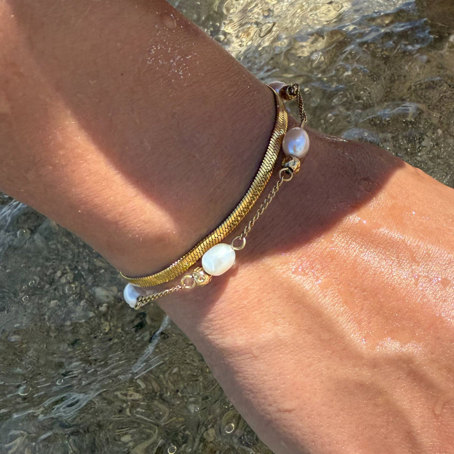 Freshwater pearl bracelet in 18k gold plated stainless steel