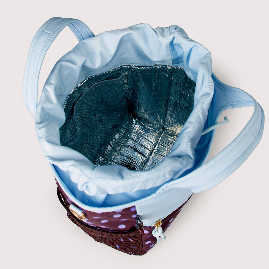 Insulated drawstring lunch bag with front zip pocket