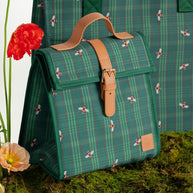 Insulated lunch satchel with magnetic flap closure