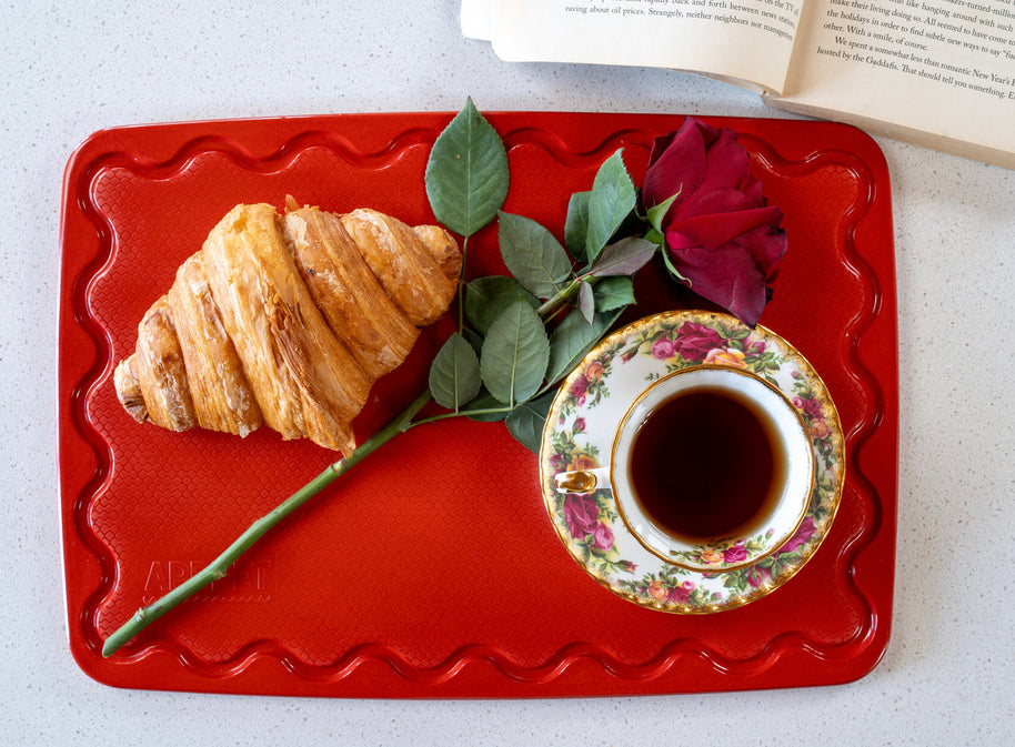 Rouge chopping board with non-slip grip and juice groove