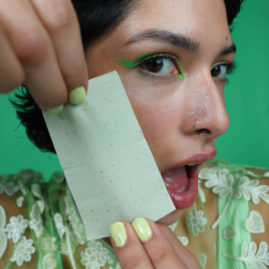 Australian designed oil absorbing blotting paper by Skoop Skincare