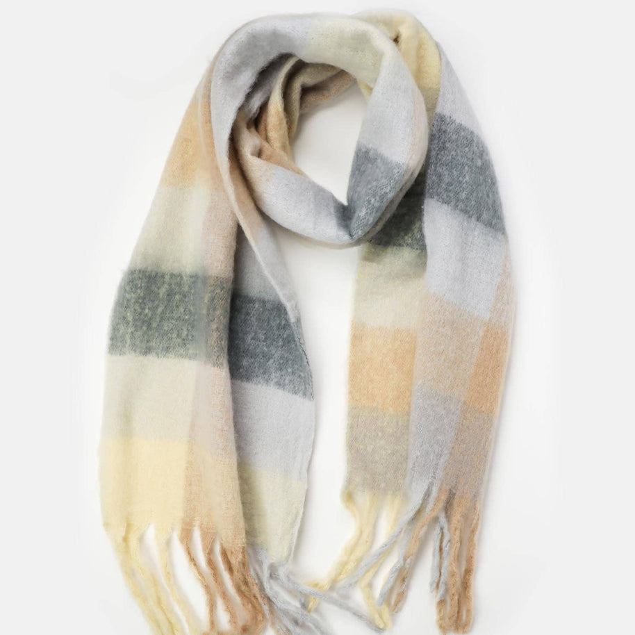 Soft neutral checkered fluffy scarf in cream and sage