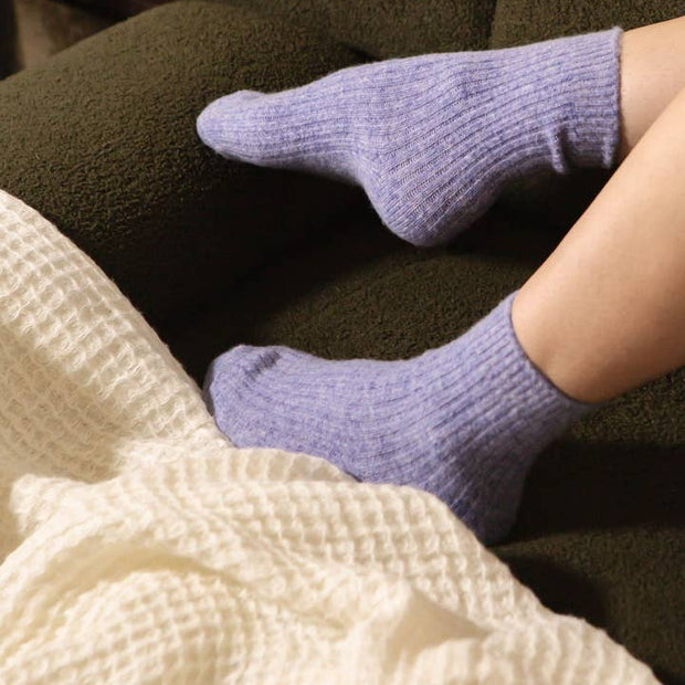Soft ribbed lavender purple socks made from cashmere and recycled fibres