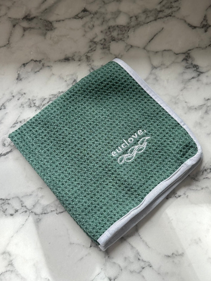 Waffle weave microfibre cloth from recycled plastic bottles