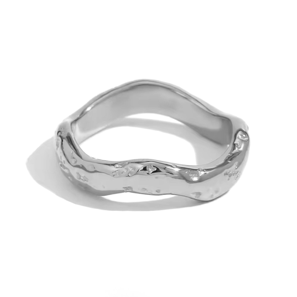 Waterproof anti-tarnish silver ring with hammered ripple texture