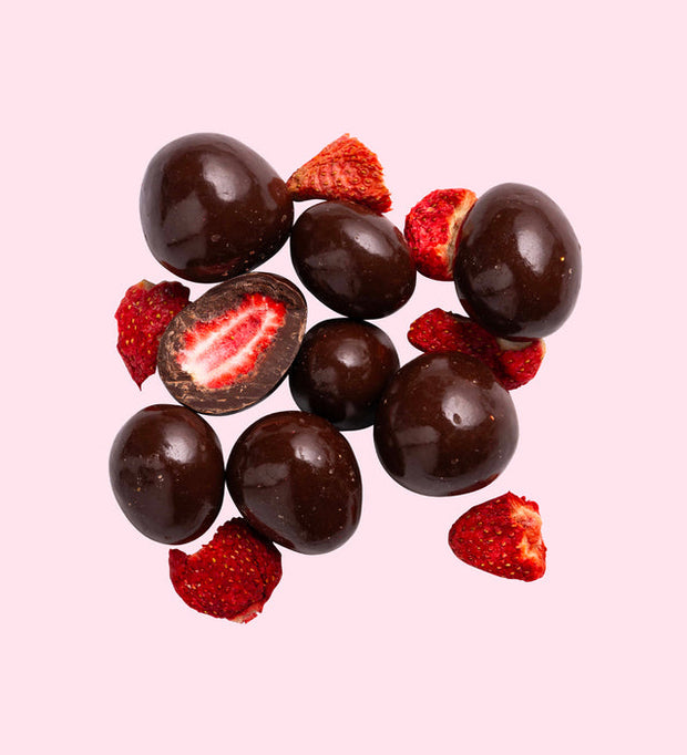 Dark chocolate coated freeze-dried strawberries 150 g — Freckleberry