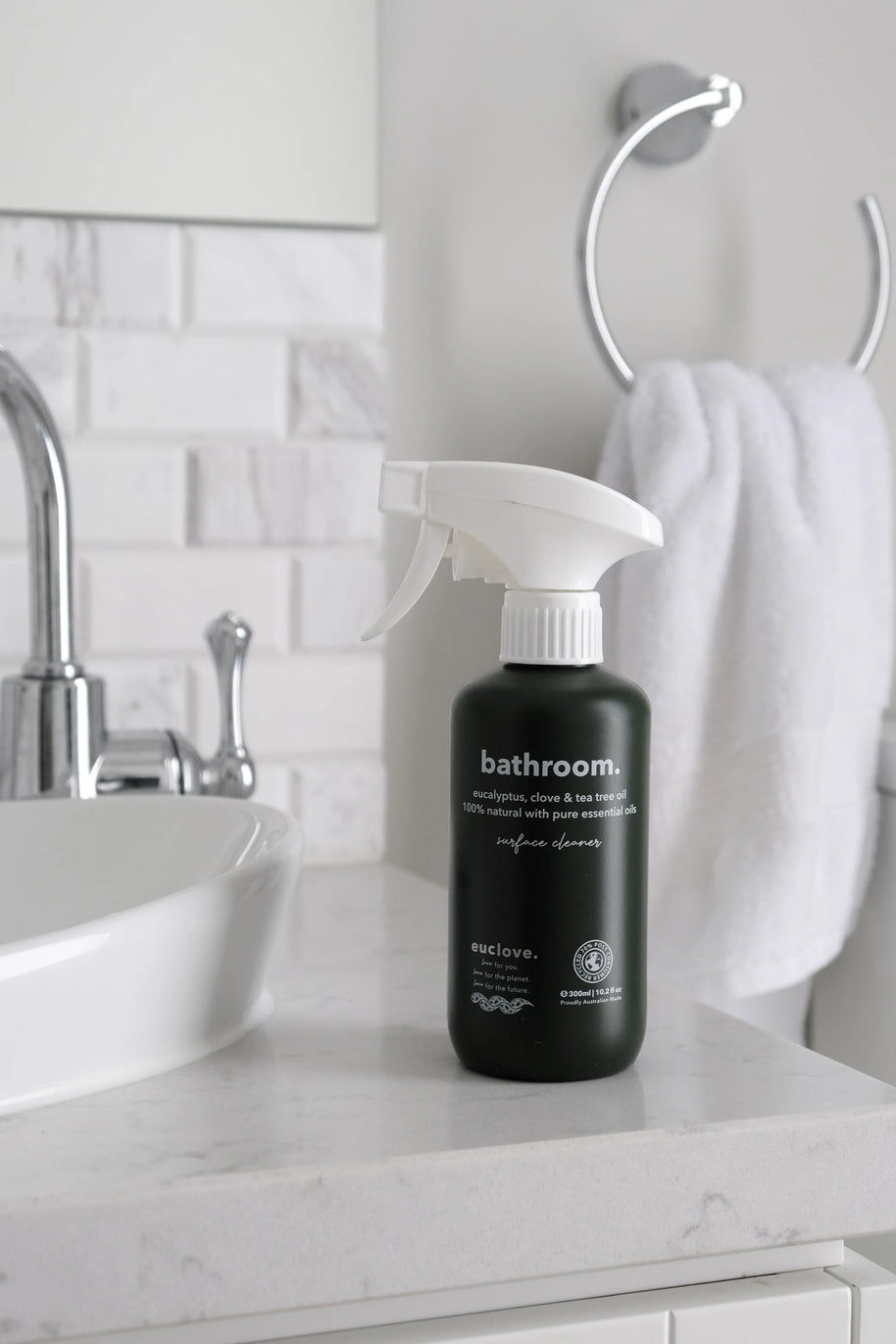 Bathroom & Mould Cleaner with Clove Oil