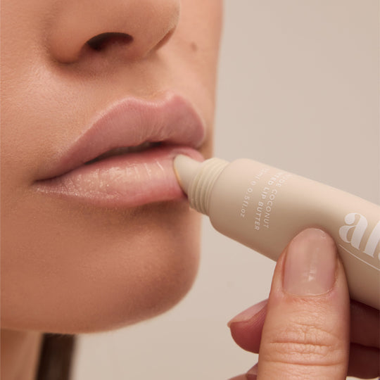 Hydrating lip balm with nude coconut tint